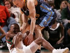 雄鹿惊艳全场，约基奇助攻爆棚，狂砍50分逆转取胜！