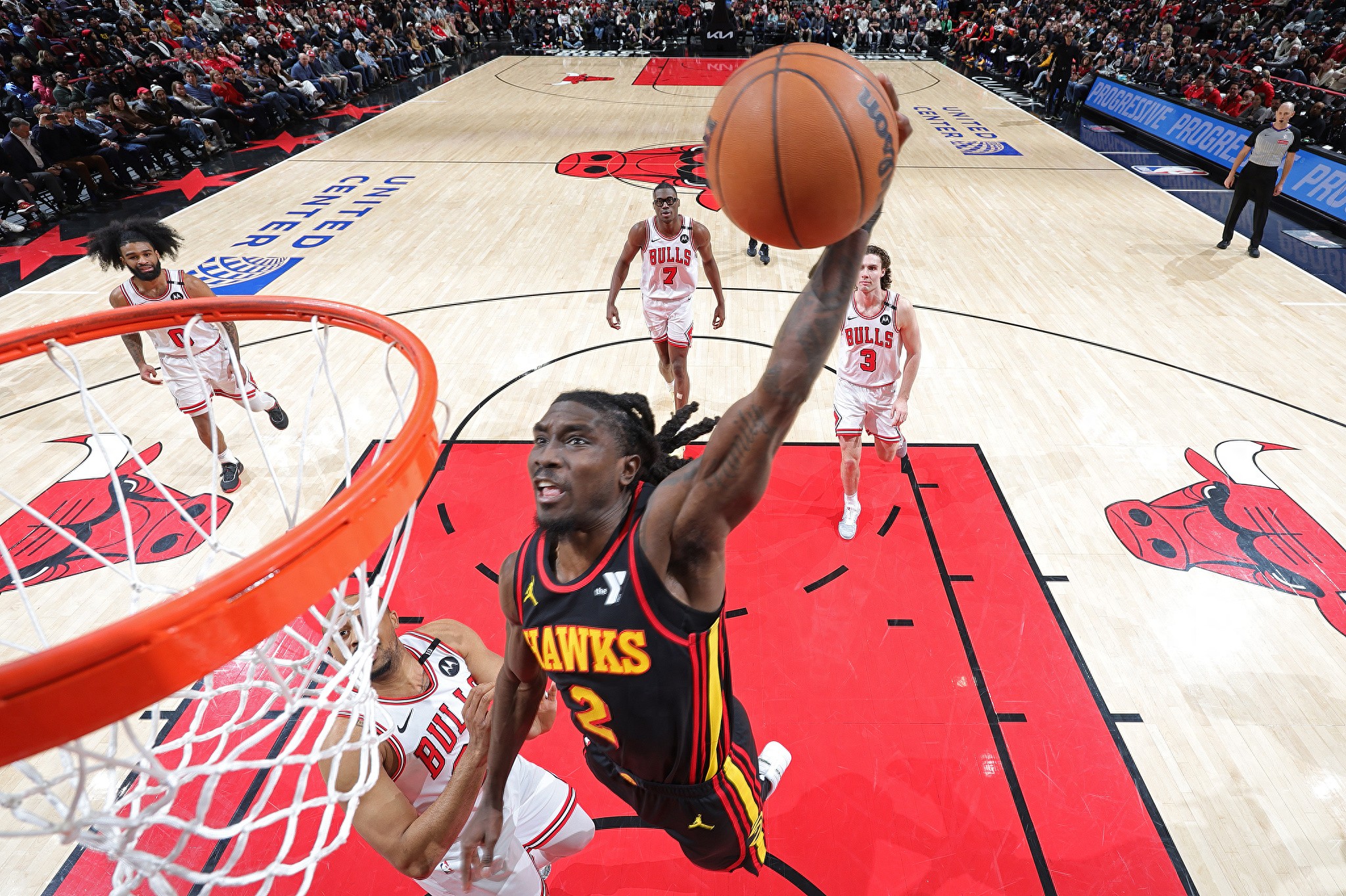 包含老鹰客场失利，战绩下滑势不可挡的词条