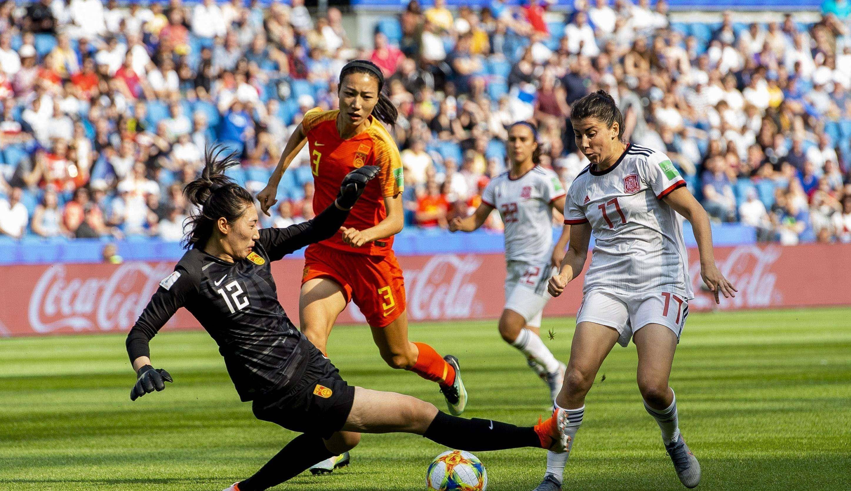 亚洲女足锦标赛上,中国队员展现出色团队协作