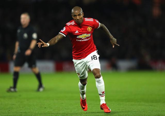 曼城大胜豪取七连胜,领跑积分榜