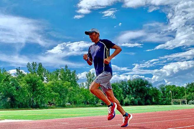 超越传奇!基普乔格在网球赛事中写下全新篇章的简单介绍