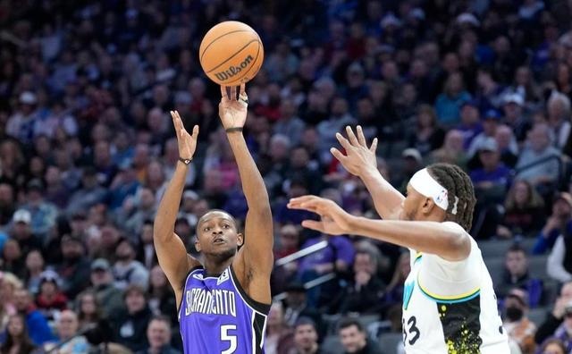 爵士狂砍国王分，西亚卡姆迎来新赛季高光！