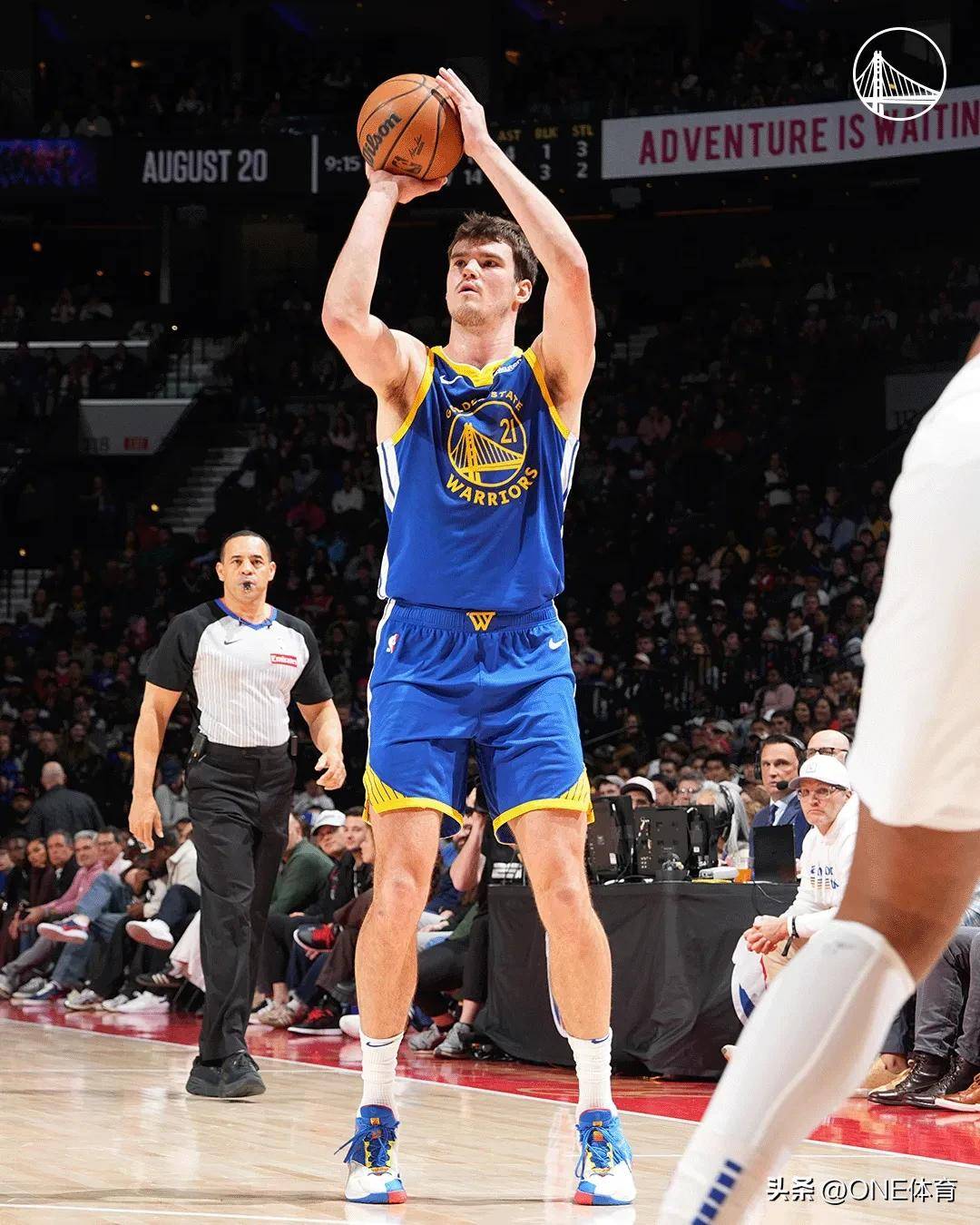 包含黄蜂复出首战，复出首战轰40分状态火爆，球队未来可期成为焦点！的词条