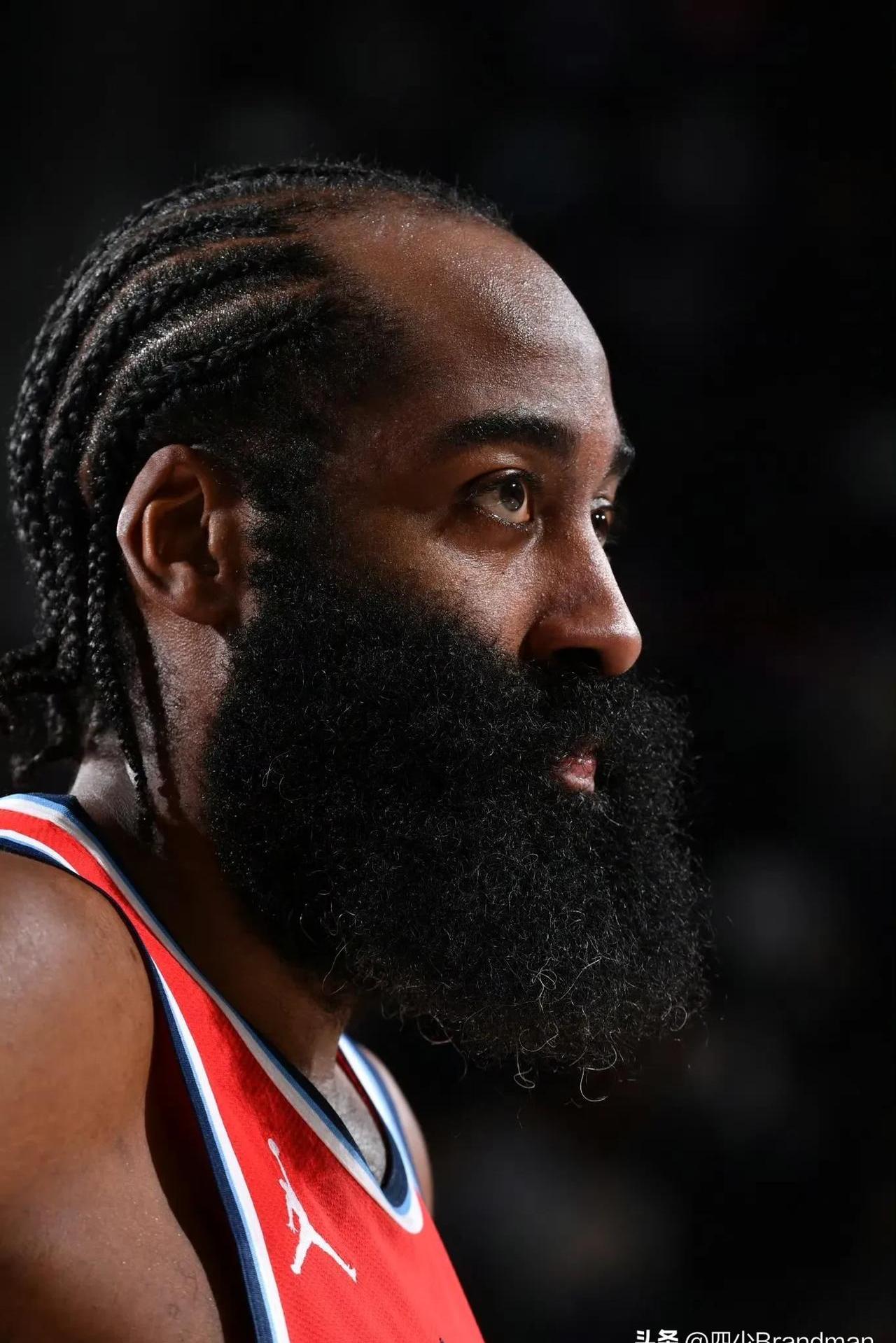 包含黄蜂复出首战，复出首战轰40分状态火爆，球队未来可期成为焦点！的词条