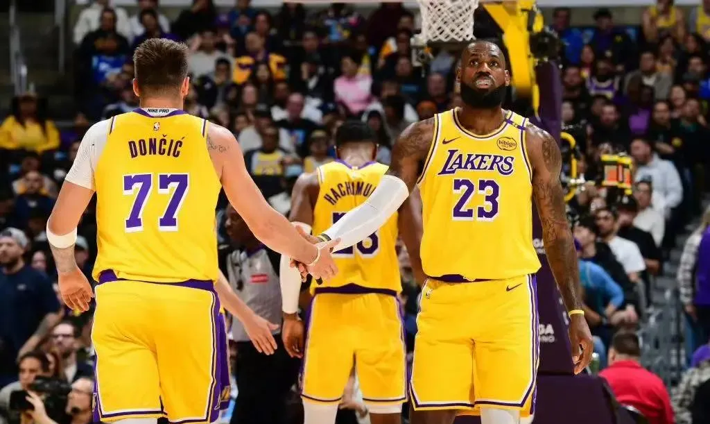 浓眉哥巅峰对决,梅西与30激战拜仁分钟,挺进下一轮胜负难料!