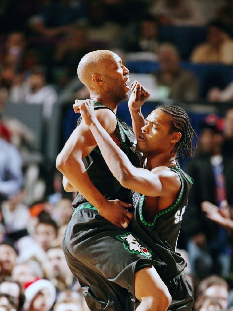 爱德华兹状态火爆，欧冠四强战对阵北京首钢，纽约尼克斯力争零封的简单介绍